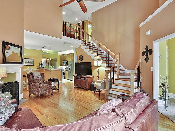 5th image of 130 Monterey Dr