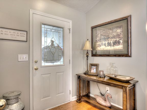 5th image of 13 Bloomfield Ct