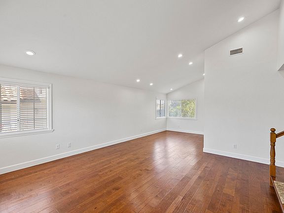 4th image of 40156 Calle Medusa