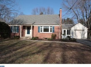 40 Hilltop Rd, Ewing, NJ 08638