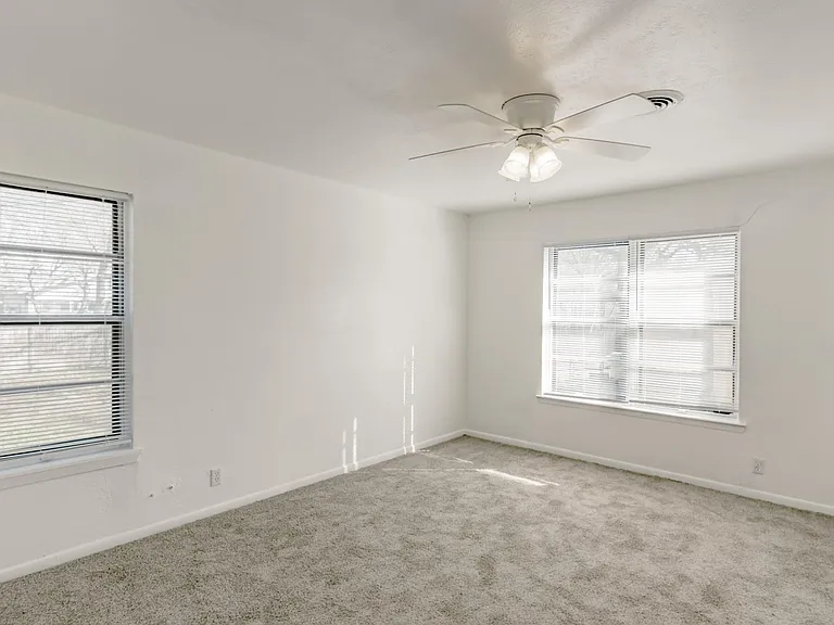 5821 Circular Dr — Photo 28