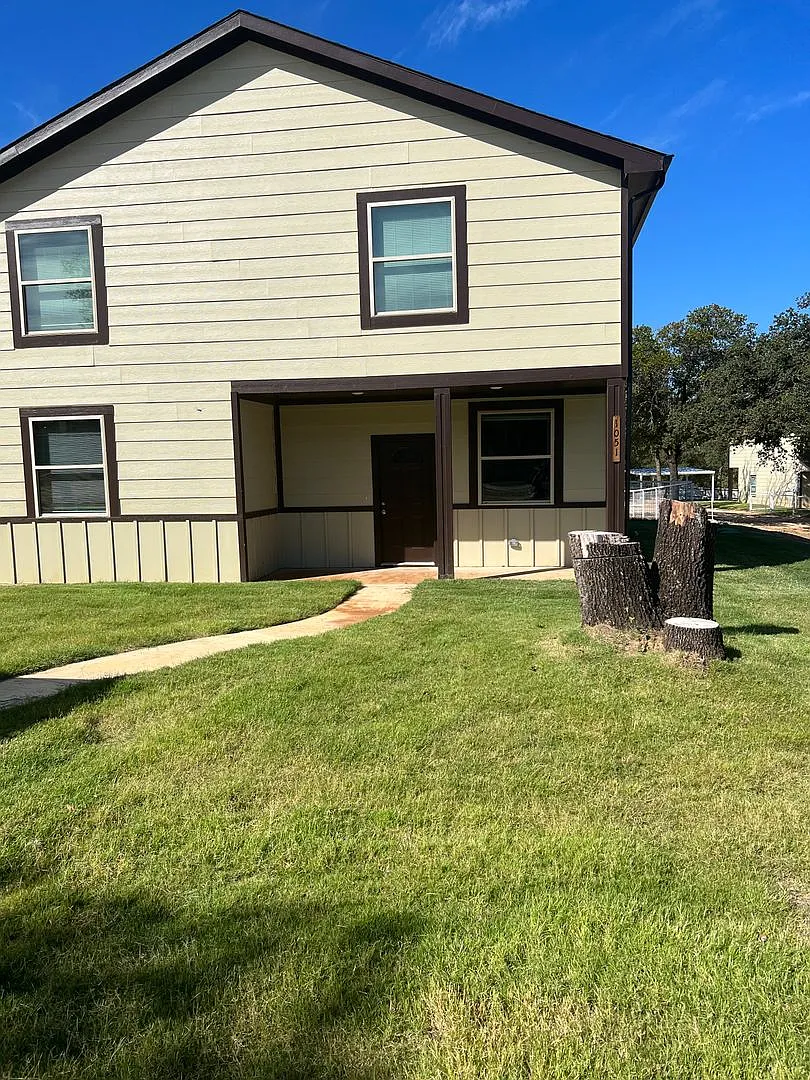 3/2 with Office Barndo on Large Lot — Photo 1