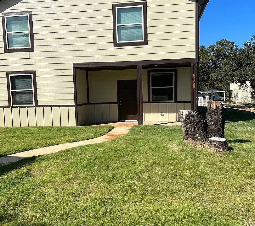1051 Deer Ln