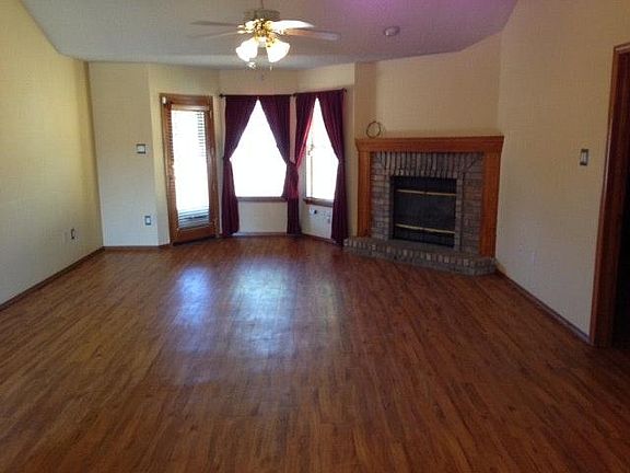 3rd image of 232 Cades Ct