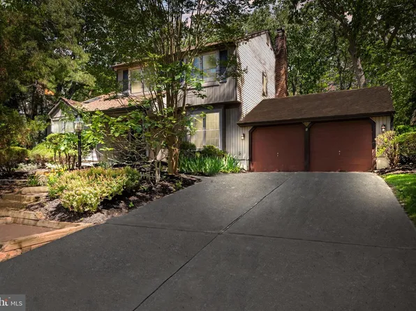 8 Chatham Dr, Voorhees, NJ 08043