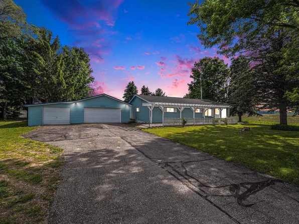 2647 W Center Rd, Kingsley, MI 49649