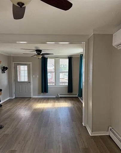 3 bed, 1.5 bath, 1064 sqft, $2,000 — Photo 2