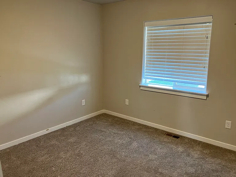 2404 Yukon Trl — Photo 12