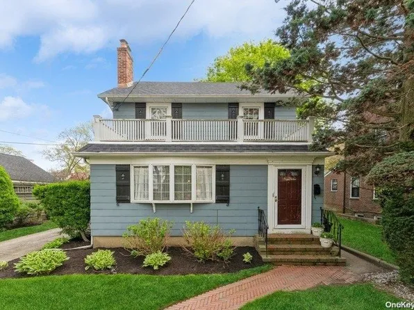 8 Poppy Place, Floral Park, NY 11001