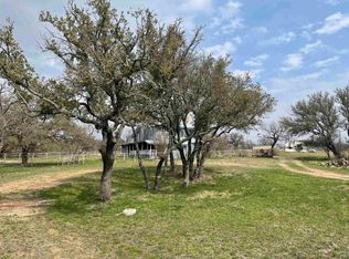 204 Rio Llano Dr W, Llano, TX 78643