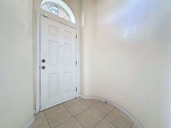 3rd image of 1195 Cambourne Dr