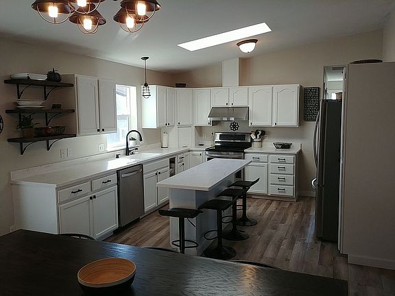 2nd image of 912 Cedar Ave