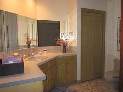 2nd floor bathroom master bath 
