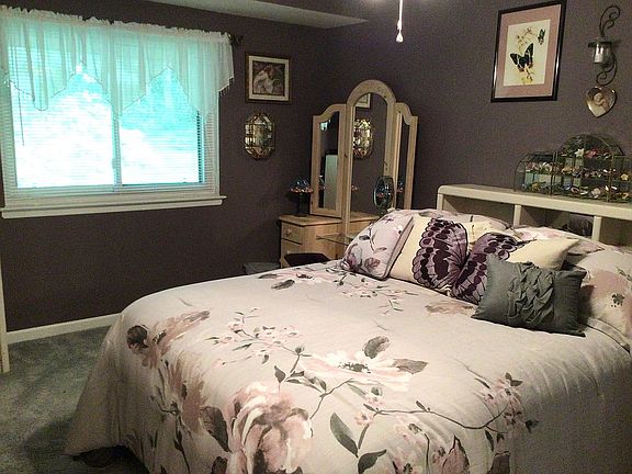 4th image of 10 Poplar Ct