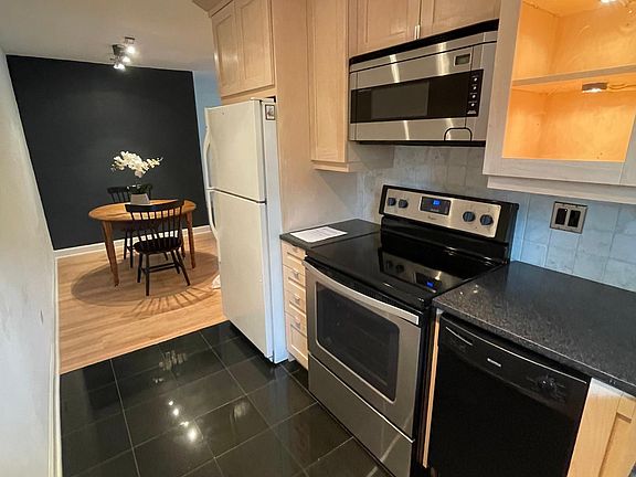 3rd image of 135 S Kenilworth Ave APT 12