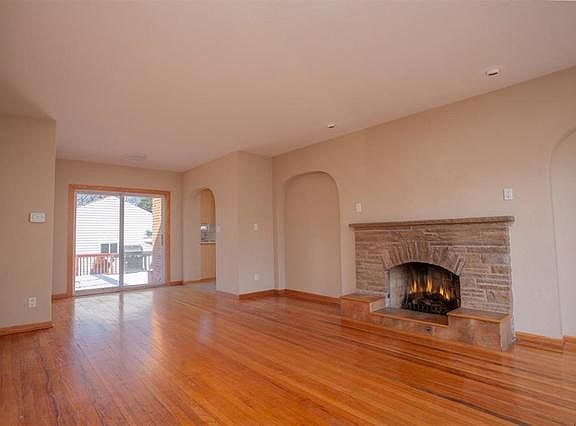 3rd image of 626 N Rockford Ave