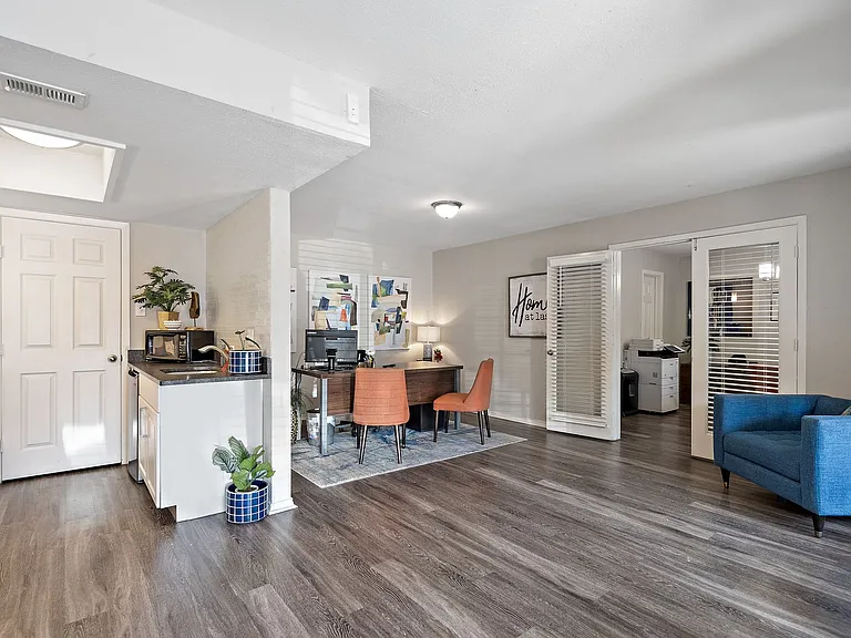 502 W Longspur Blvd — Photo 45