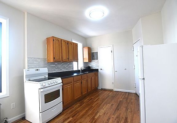 2nd image of 680 Manhattan Ave APT 23