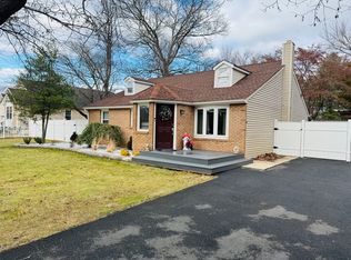 72 Sycamore Ave, Bridgewater, NJ 08807