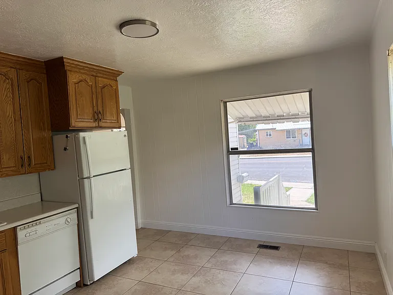 823 S Main St — Photo 10