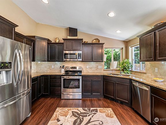 4th image of 1831 Ginger Place E