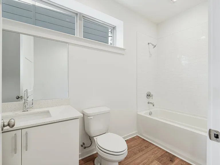 3060 Edwin Cir — Photo 14