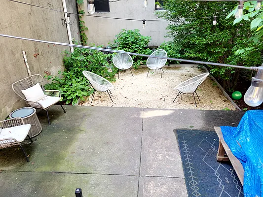 Rented by MCR Realty | media 11