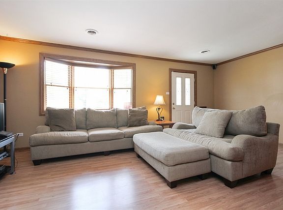 2nd image of 12 Mantua Ct
