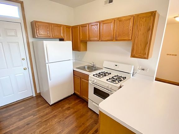 4th image of 2252 W Berteau Ave #3