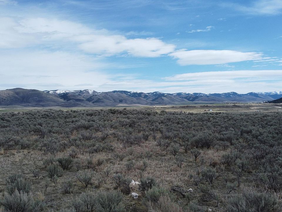 1st image of 118 Caribou Village Rd