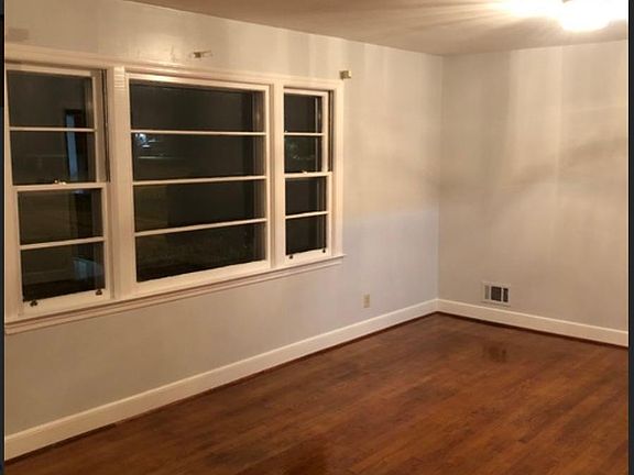 3rd image of 1111 Greenlawn Dr