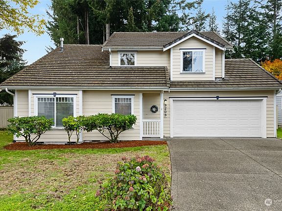 2nd image of 9209 Lewis Drive NE