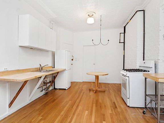 3rd image of 428 E 9th St APT 4