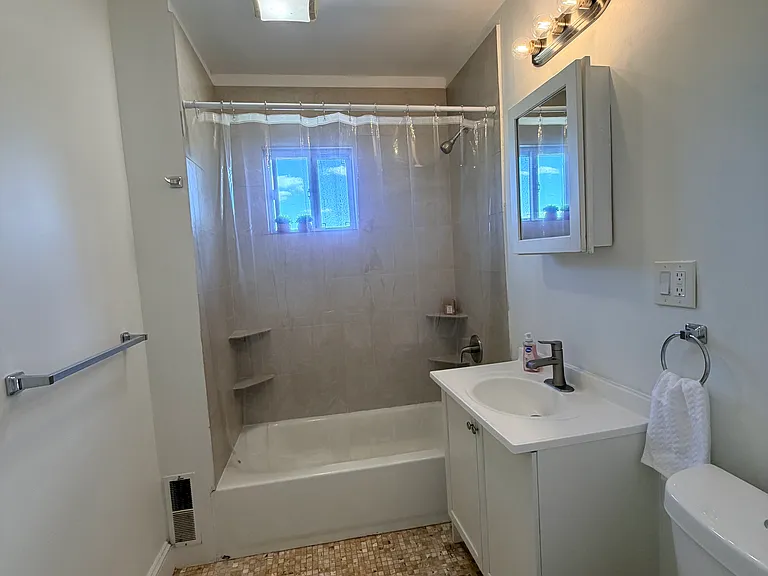 49 Henry St #3 — Photo 27