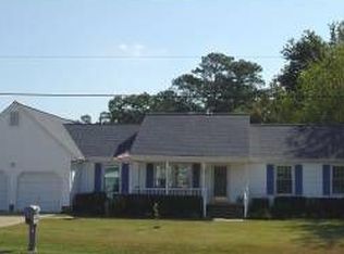404 Moonefield Dr, Smithfield, VA 23430