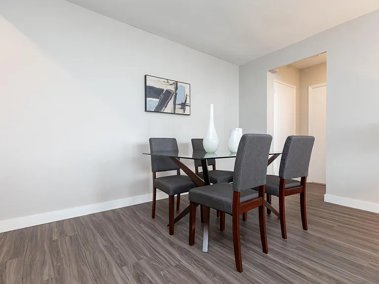 4340 Bloor St W — Photo 5