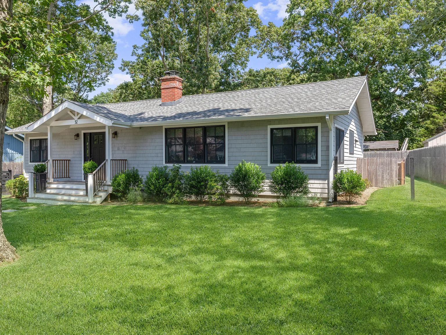 Beautifully Decorated Sag Harbor Summer Rental in Pine Neck — Photo 2