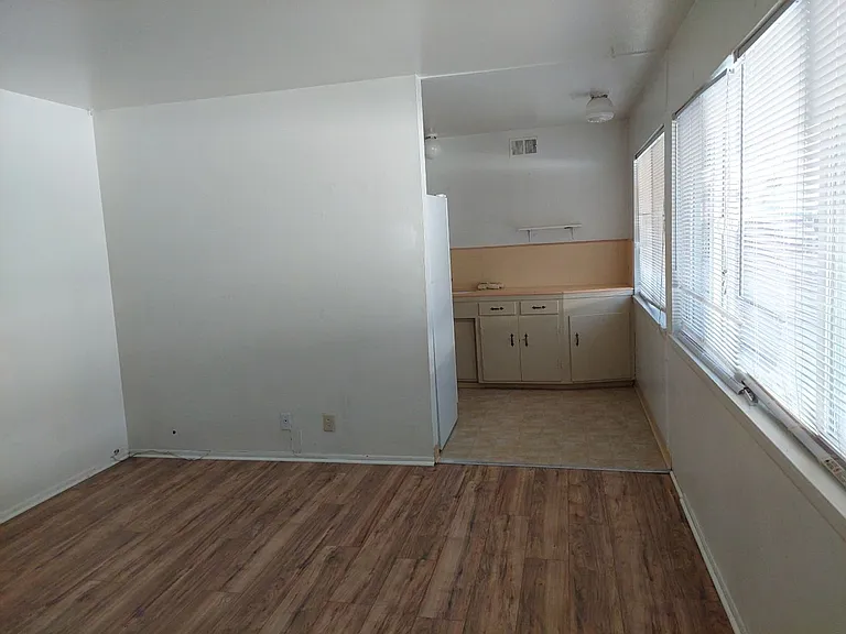 881-883 Modesto Ave — Photo 8