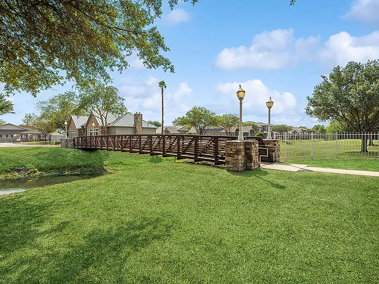 Fountains at Tidwell Apartments & The Enclave — Photo 25