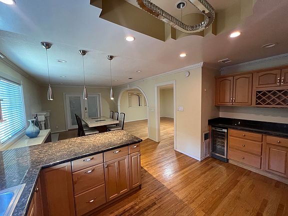 3rd image of 2342 McLaughlin Ave
