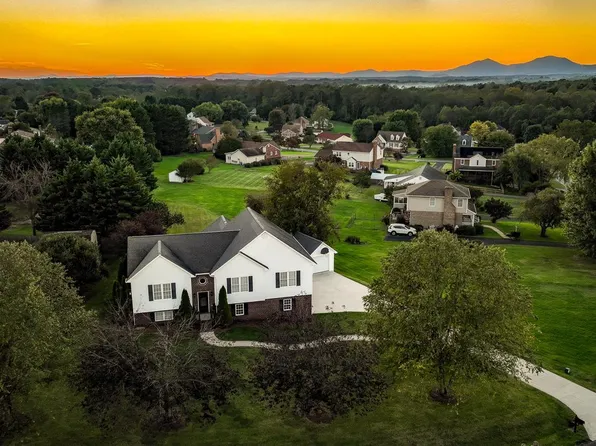 1068 Charmin Dr, Forest, VA 24551