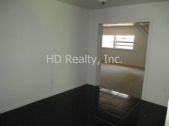 Eating space in kitchen