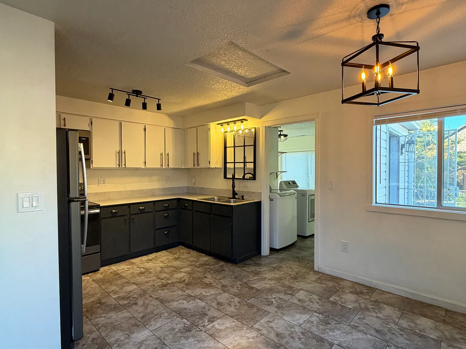 3 bed, 1792 sqft, $2,695 — Photo 4