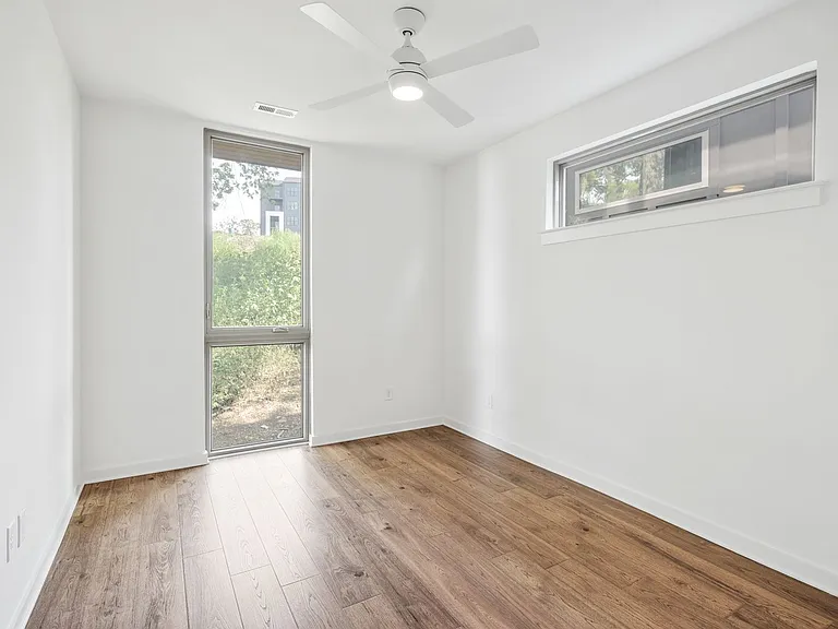 3060 Edwin Cir — Photo 19