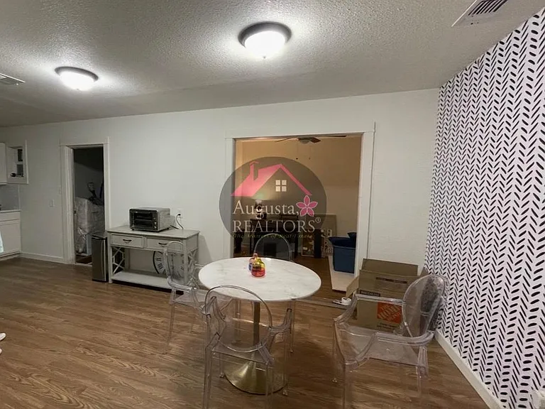 1482 Burger St — Photo 13
