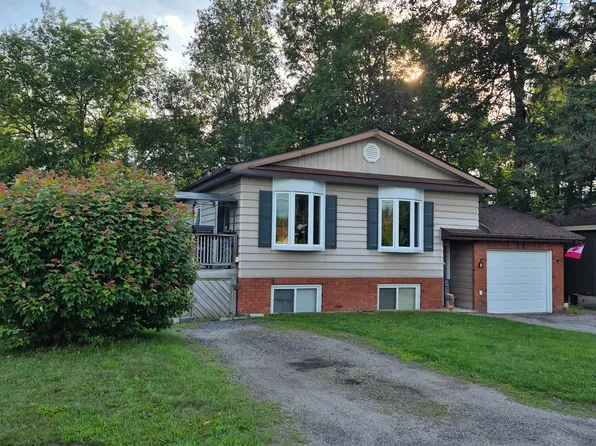 8 Gouldie St, Huntsville, ON P1H 1M5