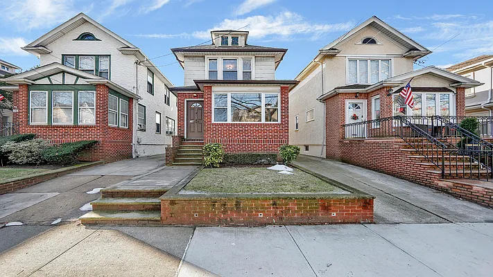 Sold by Remax Real Estate Professionals | media 1