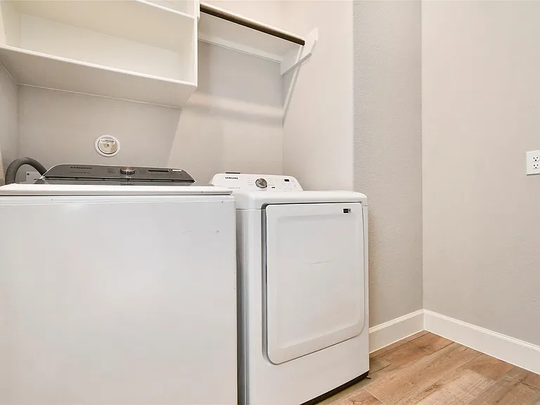 5042 Albany Shores Ln — Photo 15