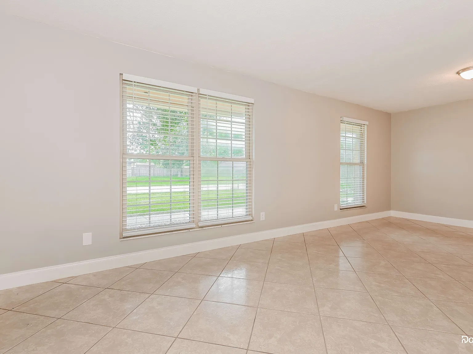 4 bed, 2.0 bath, 1883 sqft, $2,200 — Photo 4