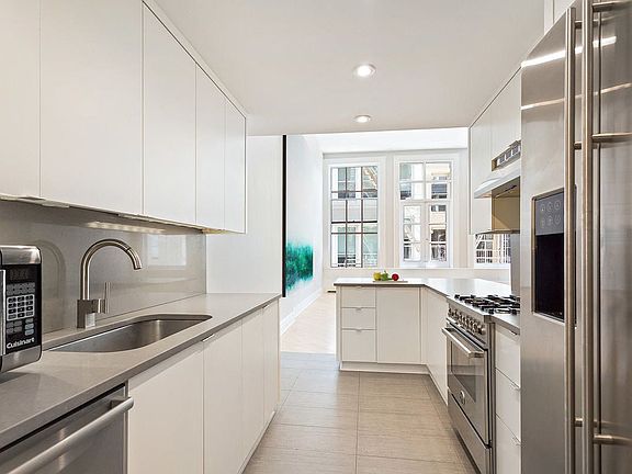 5th image of 125 Greene St APT 2